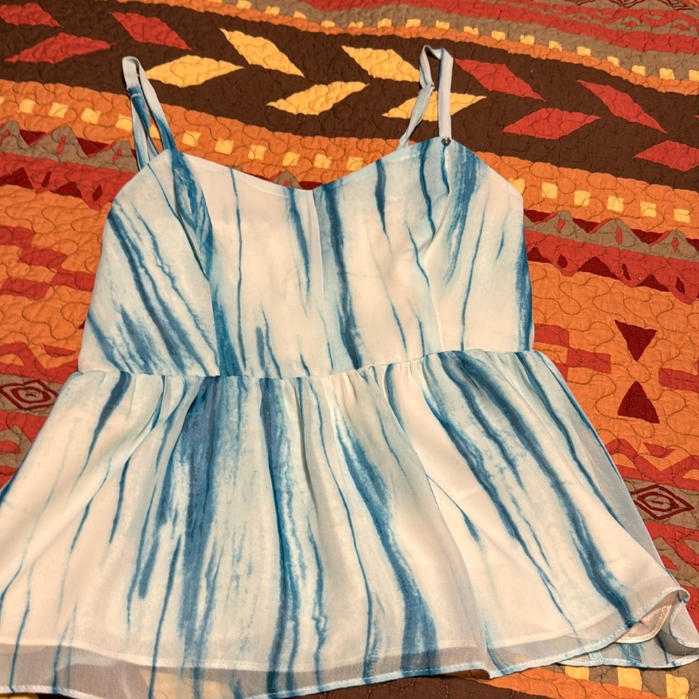 GUESS TOP